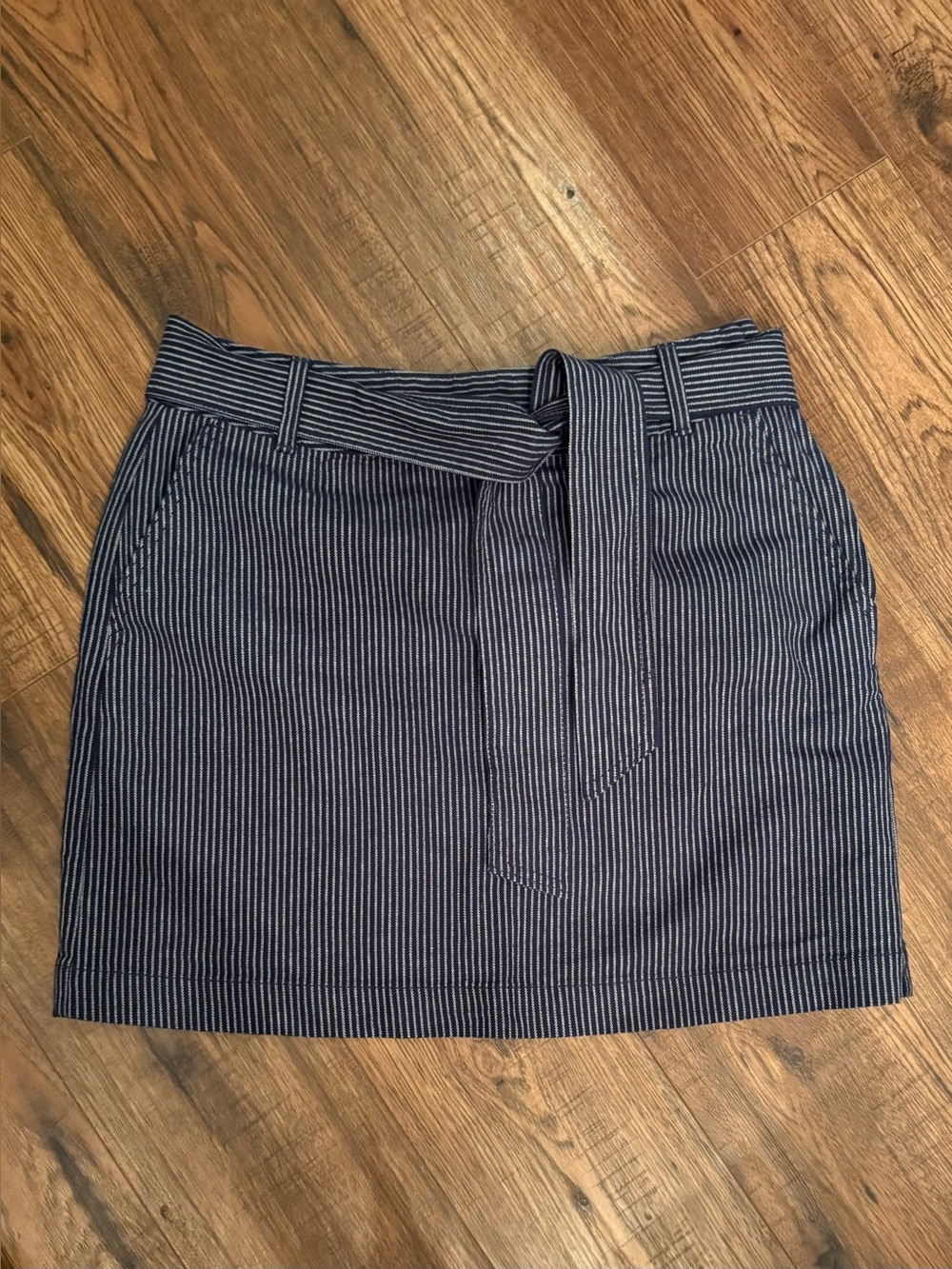 LOFT Navy and White Pinstripe Tie-Waist Skirt Size 6